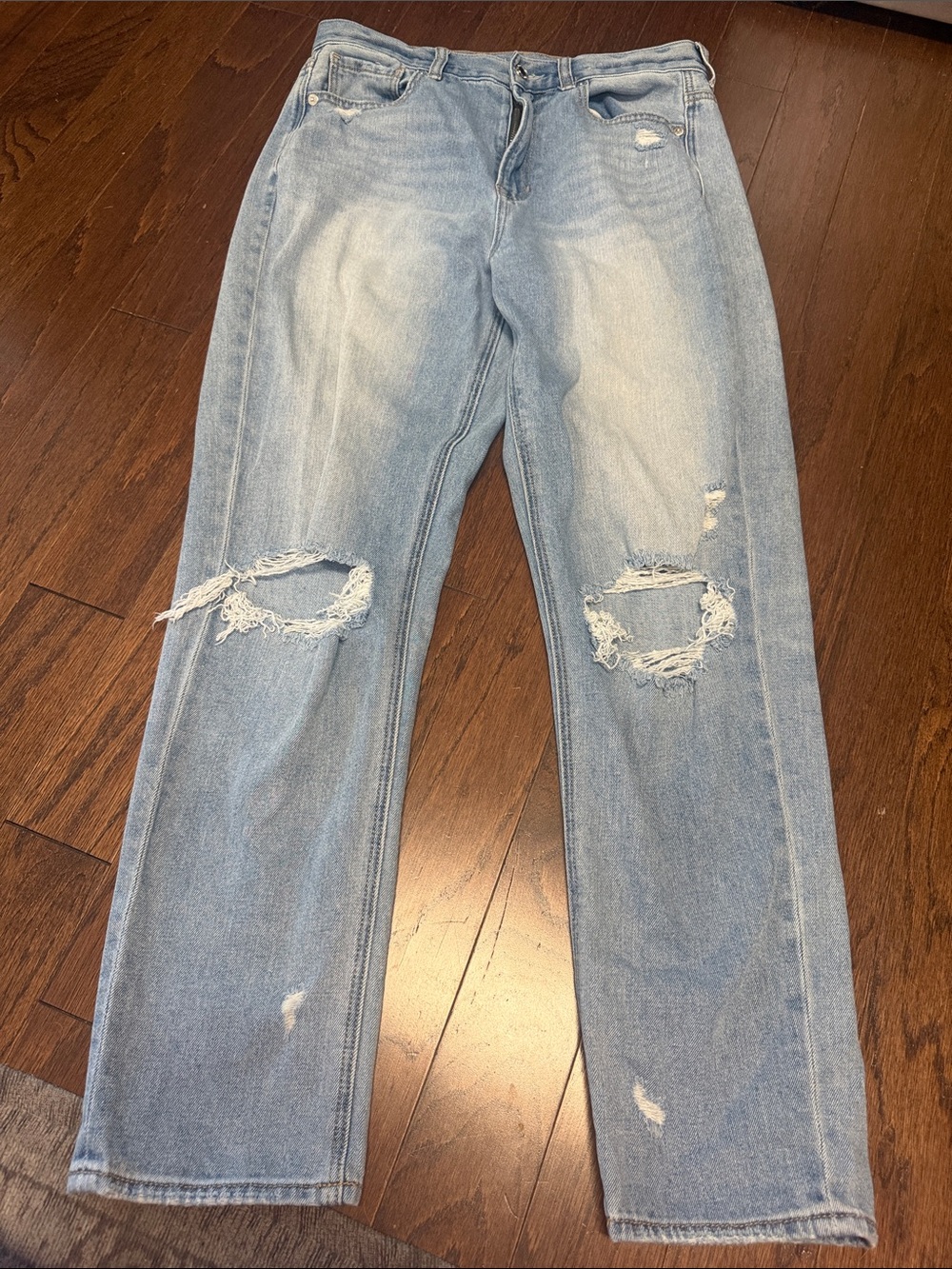 American Eagle Light Blue Distressed Mom Jean- Women’s 8R